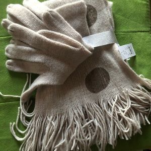 Scarf and gloves set